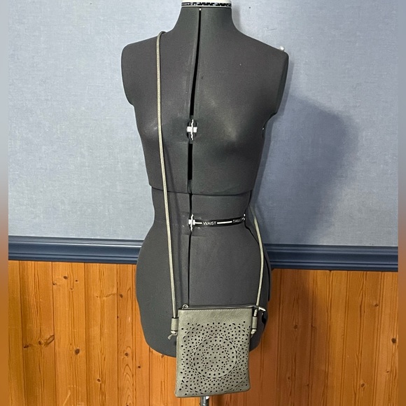 🔥3 for $15 Sale- EUC- Laser cut crossbody bag - Picture 1 of 4